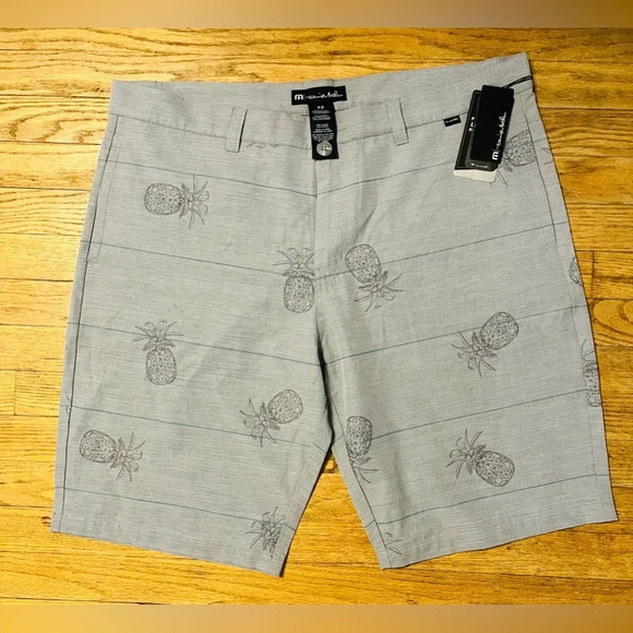 Travis Mathew Cohen Shorts with pineapples - Picture 3 of 4